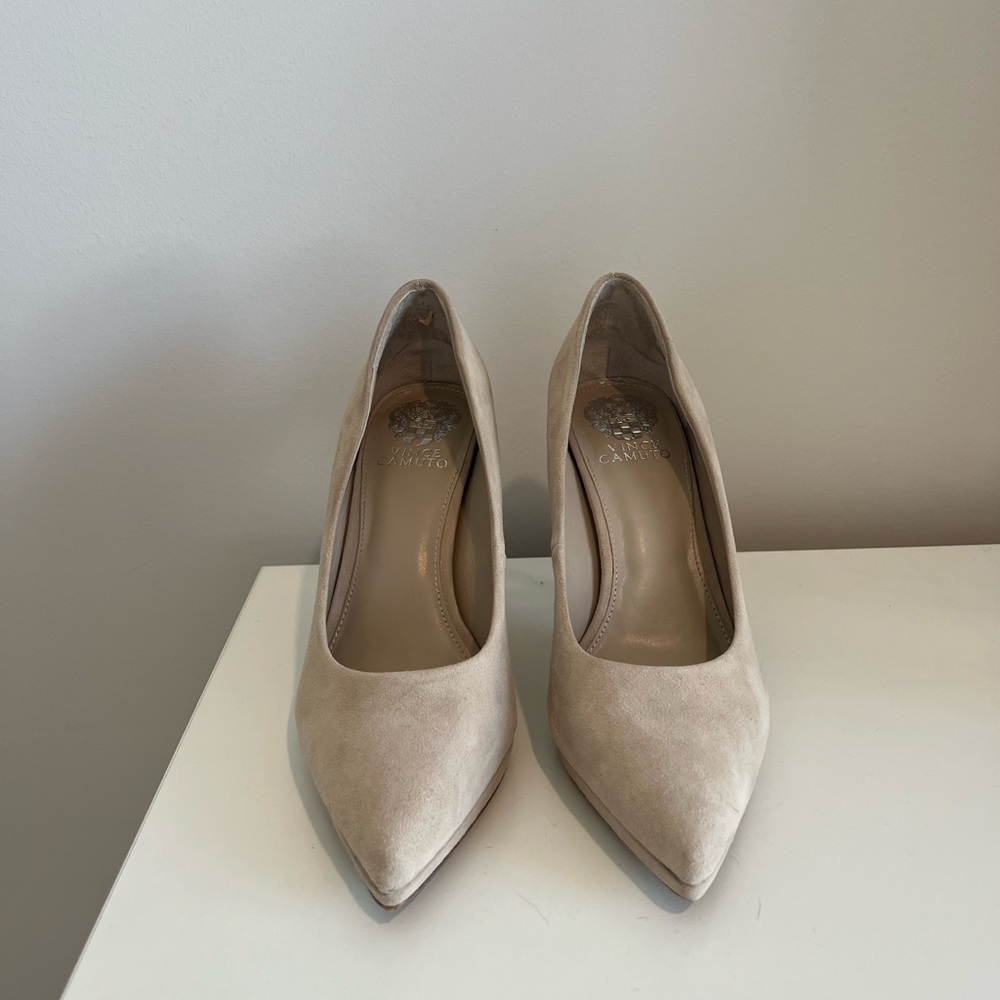 Vince Camuto Tan Heels Classic Pointed-Toe Pumps